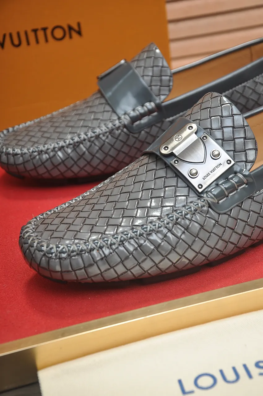 Men's men's shoes💰460💶 [LV Doudou shoes] (water-dyed cowhide lining) new model is on the market, available on the official website. The new Doudou shoes are processed into single-color materials, and the uppers are made of imported woven cowhide material. The body of the shoe is fully hemmed with mark thread, and is lined with imported original cowhide leather. The elegant shoe shape is super suitable for all-matching, and the size is 38-44.